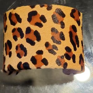 Caché Leopard Print Cuff 🐆